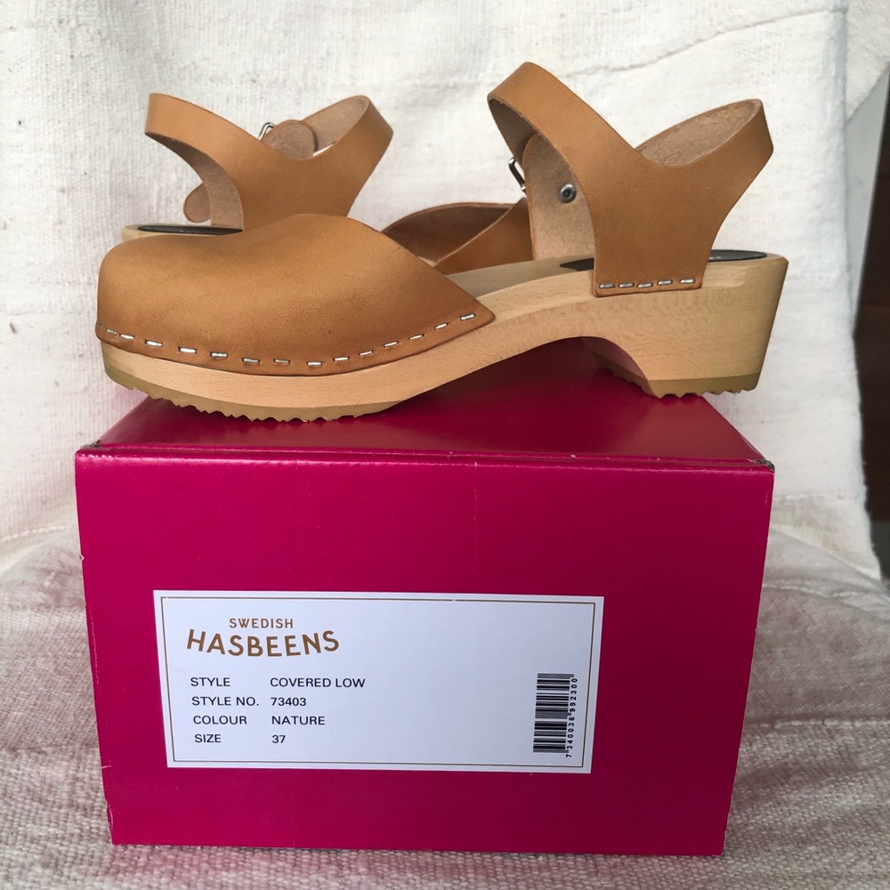NIB SWEDISH HASBEENS LOW CLOGS 37 NEVER WORN